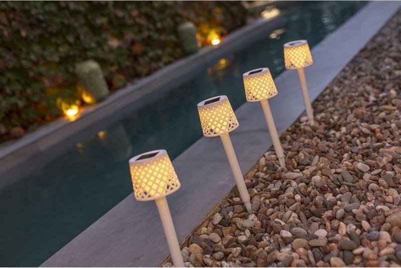 4 Stück New Garden GRETITA LED Erdspieß Leuchten Solar Akku Recycled Ocean Plastic in weiss
