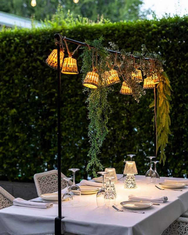 New Garden Ausziehbare Tischschiene für Girlanden. Outdoor oder Indoor ohne Installation - Verstellbare Tischbefestigung