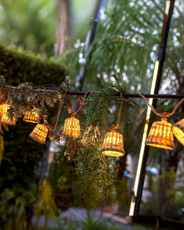 New Garden Ausziehbare Tischschiene für Girlanden. Outdoor oder Indoor ohne Installation - Verstellbare Tischbefestigung