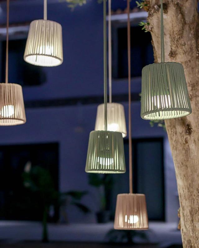 New Garden CONTA Mini LED Akku-Hängeleuchte USB-Aufladung, Fernbedienung, IP54 - aus recyceltem PVC mit warmweißem Licht  Ø 14,5 - Farbe weiß