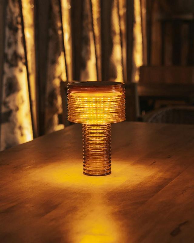 New Garden TISCHLAMPE AMBAR SOLAR in transparenter Bernsteinfarbe mit Akku dimmbar In&Out IP44 Höhe: 25 cm