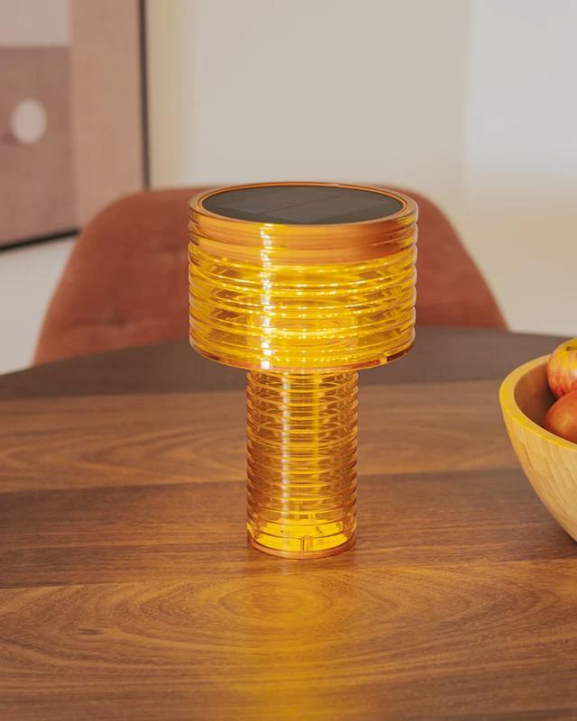 New Garden TISCHLAMPE AMBAR SOLAR in transparenter Bernsteinfarbe mit Akku dimmbar In&Out IP44 Höhe: 25 cm