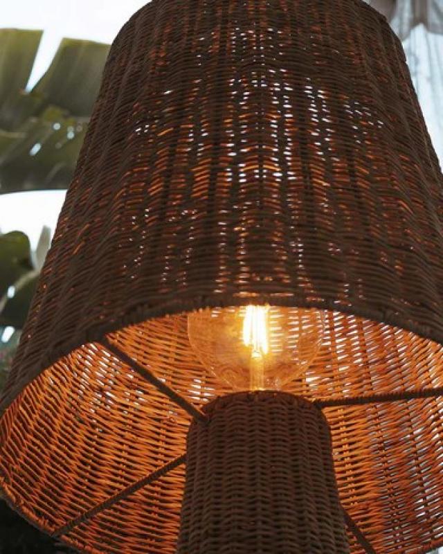 New Garden Akku-Stehlampe Lola 165 Natur, braun, Rattan, IP54 In & Out,165 cm hoch mit warmweißem Licht, USB C Kabel