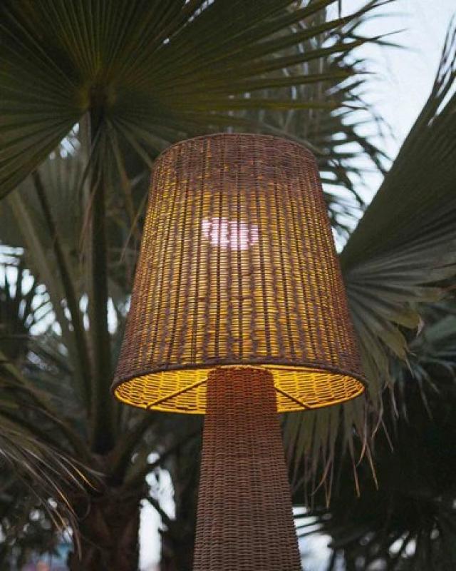 New Garden Akku-Stehlampe Lola 165 Natur, braun, Rattan, IP54 In & Out,165 cm hoch mit warmweißem Licht, USB C Kabel