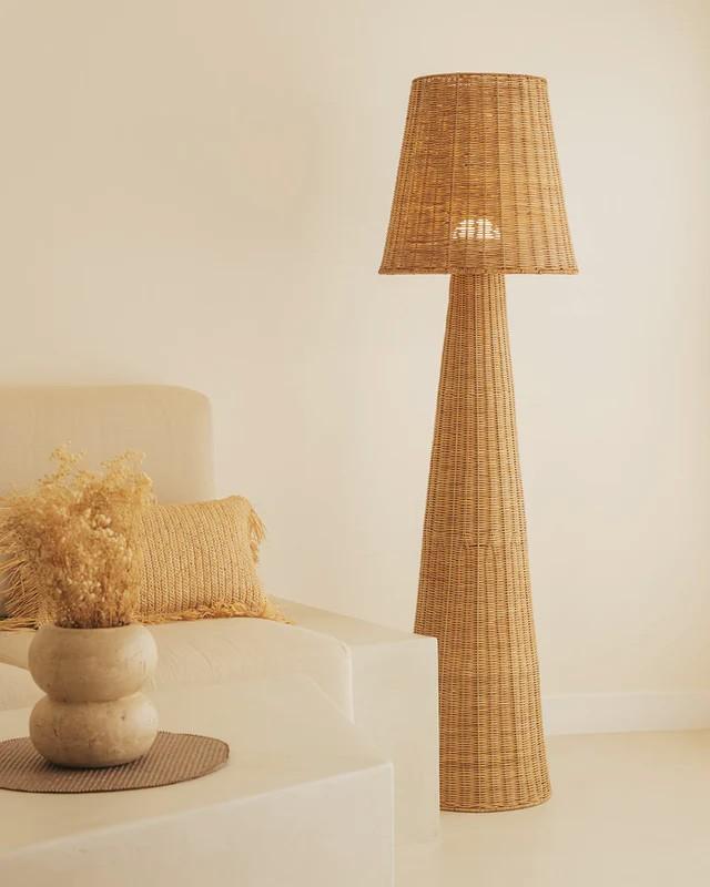 New Garden Stehlampe Lola 165 Natur, braun, Rattan, IP54 In & Out,165 cm hoch mit E27 Fassung, ohne Leuchtmittel, mit Jutekabel und Stecker für 230 V