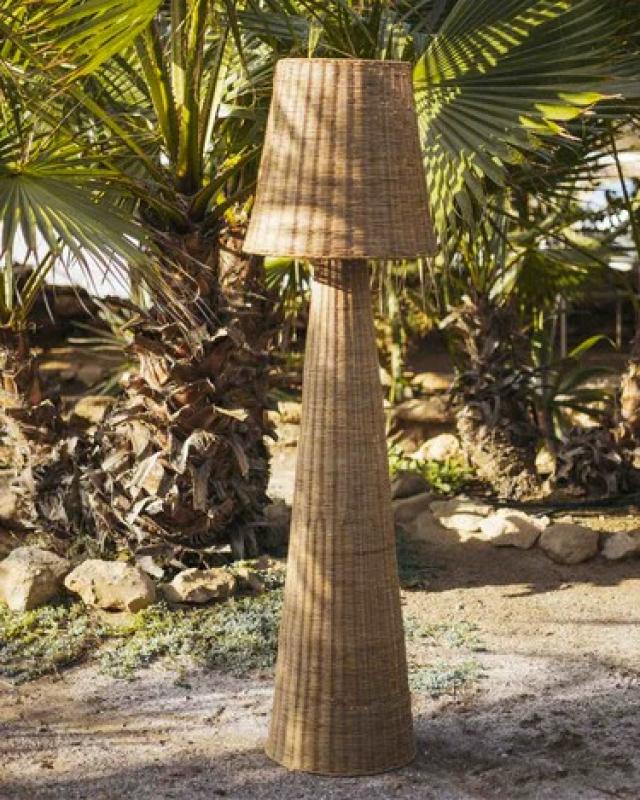 New Garden Stehlampe Lola 165 Natur, braun, Rattan, IP54 In & Out,165 cm hoch mit E27 Fassung, ohne Leuchtmittel, mit Jutekabel und Stecker für 230 V