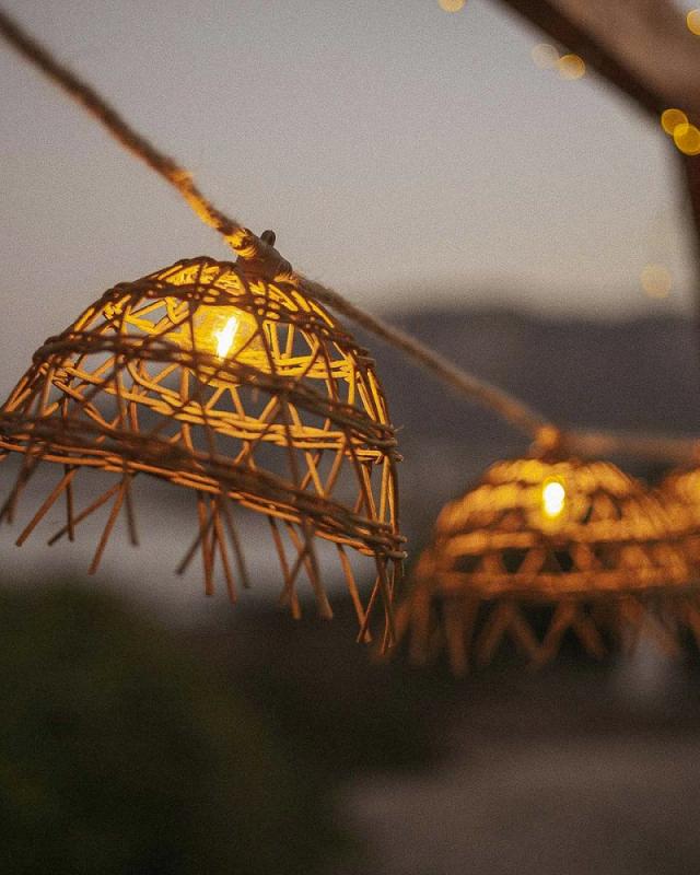 New Garden Solar LED-Lichterkette ALBA 8 Meter In&Out IP44 Licht: Warmweiss - mit 10 großen Rattan Schirmen - Ø 20 cm, Höhe 14 cm