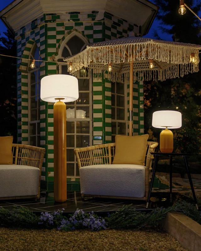 New Garden Solar Stehlampe PHOEBE 145 Senf mit Akku, Fernbedienung, Dämmerungssensor, warmweißes Licht IP65 143cm hoch