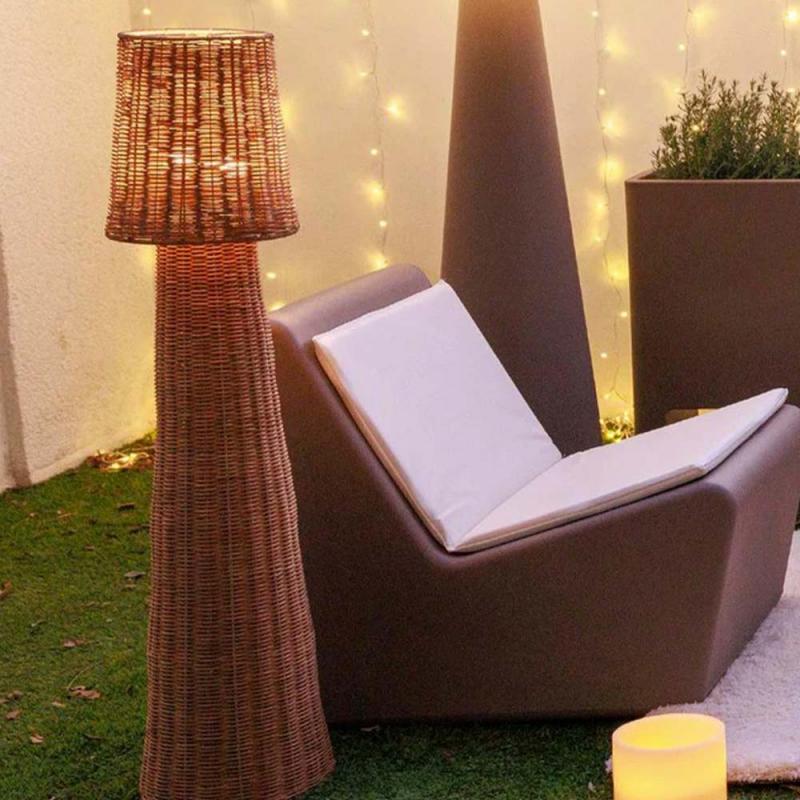 New Garden Dekorative Rattan Stehleuchte Lola 110 Nature 110cm hoch aus Naturfasern Rattan, warmweißes Licht mit Akku, IP54 In & Out