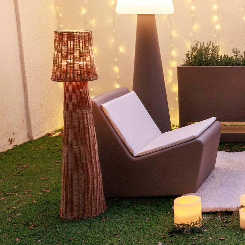 New Garden Dekorative Rattan Stehleuchte Lola 110 Nature 110cm hoch aus Naturfasern Rattan, warmweißes Licht mit Akku, IP54 In & Out