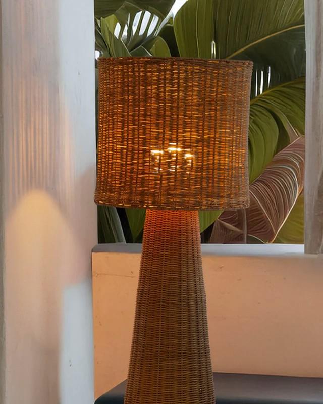 New Garden Dekorative Rattan Stehleuchte Grace 140 Nature Akku USB Fernbedienung Höhe: 137 cm, warmweißes Licht IP54