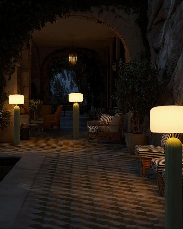 New Garden Solar Stehlampe PHOEBE 145 Oliven Grün mit Akku, Fernbedienung, Dämmerungssensor, warmweißes Licht IP65 143cm hoch