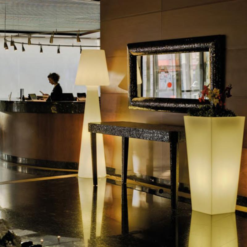 B-Ware -  nur angezeigter Bestand verfügbar: New Garden Lola 165 Stehlampe RGBW mit Akku Fernbedienung