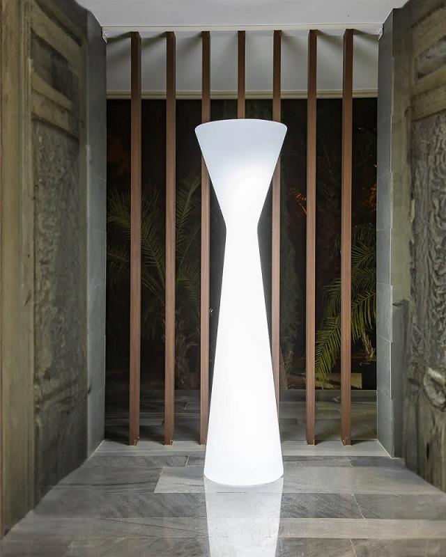 New Garden KONIKA 170 Aussen Stehleuchte 230V IP65 -außergewöhnliches Design in weiß- Höhe: 170 cm - Tageslichtweißes Licht