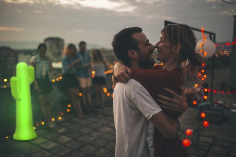 New Garden Stehlampe PANCHO LED-Kaktus 139cm hoch weiß mit Akku, Fernbedienung, RGBW und kaltweißes Licht IP65