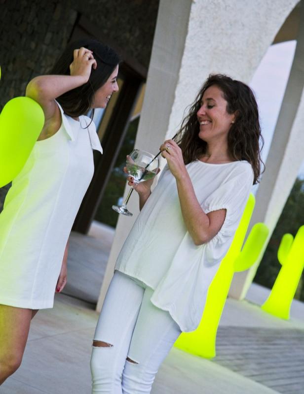 New Garden Stehlampe PANCHO LED-Kaktus 139cm hoch weiß mit Akku, Fernbedienung, RGBW und kaltweißes Licht IP65