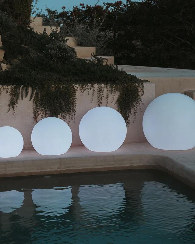 New Garden BULY 80 RGBW LED-Garten Kugel Solar aufladbarer Akku & USB IP65