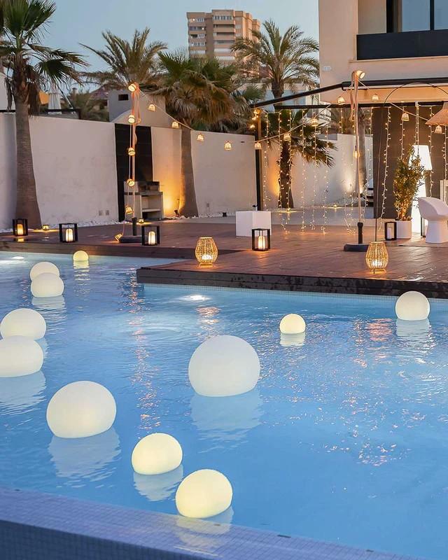 New Garden BULY 30 RGBW Solar LED-Garten Kugel schwimmfähig auch als Poollampe Akku IP68 Ø 30cm