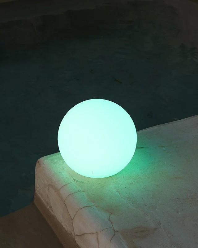 New Garden BULY 40 Farbwechsel LED-Garten Kugel Solar schwimmende Poollampe Akku IP68