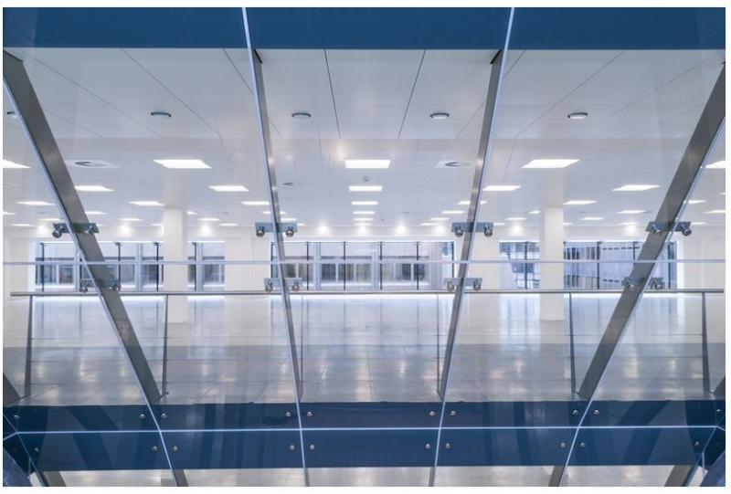 Aktion: Nur noch angezeigter Bestand verfügbar:  Philips CoreLine LED-Panel RC132V G5 34S/830 PSD W30L120 3000K UGR19 Netzteil mit DALI- und SystemReady-Schnittstelle