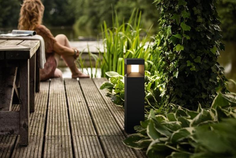 Philips 40cm hohe LED Wegelleuchte Parterre Schwarz mit leistungsstarken 800 Lumen & warmweißem Licht