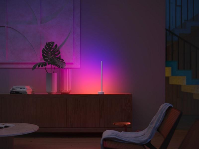 Philips Hue White and Color Ambiance Gradient Signe LED-Tischlampe in Weiß - minimalistisch & schlank