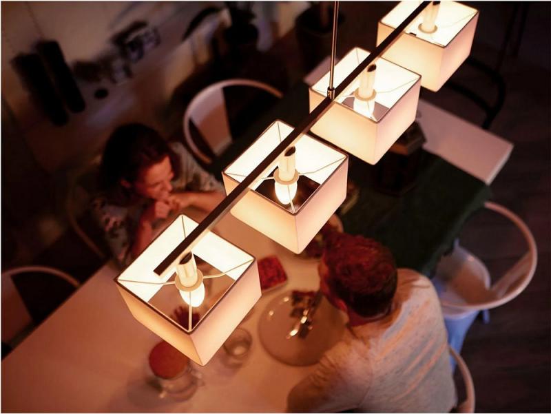 Philips Hue White E14 LED Kerze White Ambiance dimmbar 5,2W wie 40W Tunable White mit Bluetooth- und/oder ZigBee-steuerbar