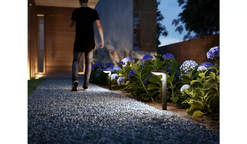 Philips Solar Wegeleuchte Tyla in Anthrazit mit Bewegungsmelder und Dämmerungssensor neutralweißes Licht