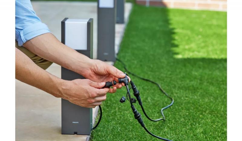 Philips Wegeleuchte Arbour in stilvollem Anthrazit Niederspannung 4000k neutralweißes Licht