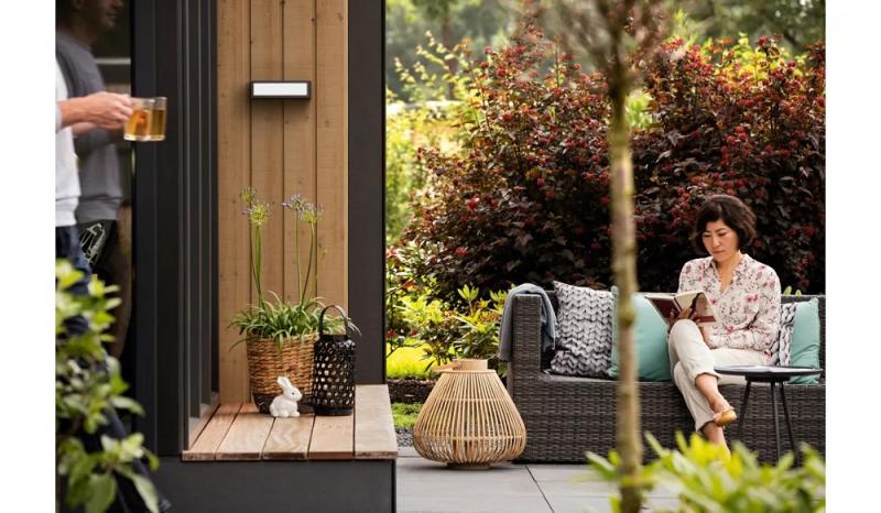 Philips ultra effiziente Wandleuchte Stratosphere in Anthrazitmit IP44 neutralweißes Licht