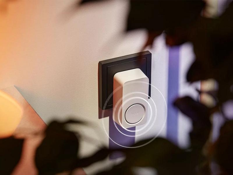 Philips Hue Secure Smart-Türklingel, Ton-Echtzeit-Benachrichtigungen, passt an jede Steckdose, läuft mit Hue Kameras, Türklingel und Bewegungsmeldern, gibt Tonalarme aus