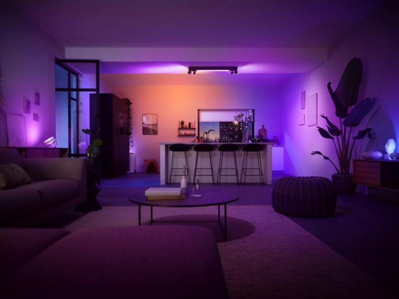 Philips Hue White & Color Ambiance Centris 4er Spot, dimmbar, 16 Mio. Farben, steuerbar via App, kompatibel mit Amazon Alexa, schwarz