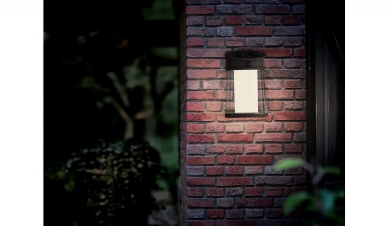 Philips Solar Wandleuchte Juda in Schwarz mit Bewegungsmelder neutralweißes Licht IP44