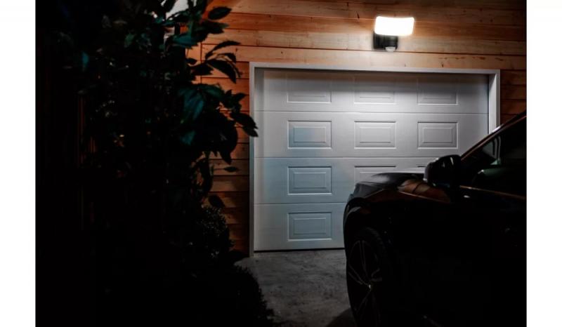 Philips Wandleuchte Tylus Solar-Sicherheitsleuchte für den Außenbereich mit Sensor in Schwarz - Tagelslichtweißes Licht