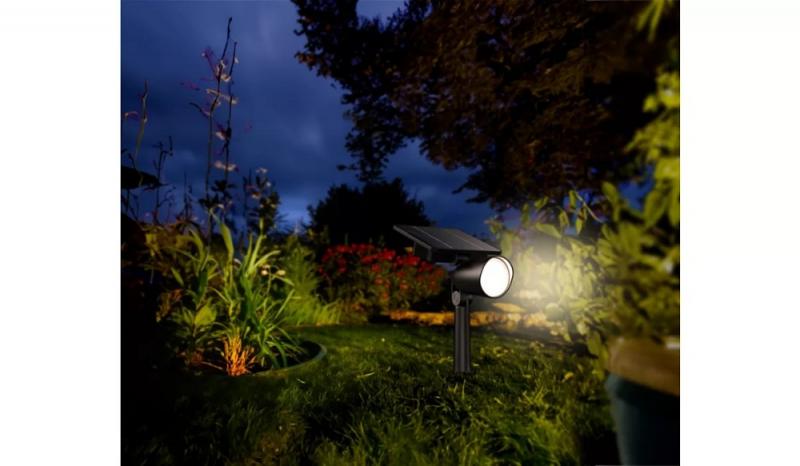 Philips Solar Strahler Ashlyn für den Einsatz an der Wand oder mit Erdspieß für den Boden in Schwarz warmweißes Licht IP44