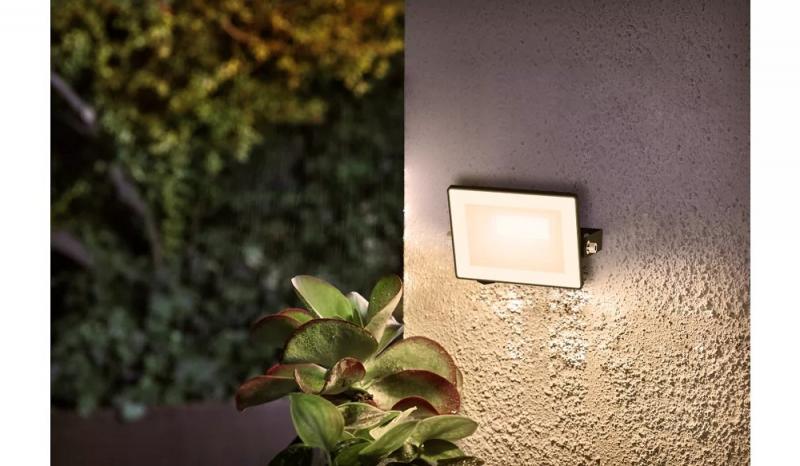 Philips Lois Flutlichtstrahler für den Außenbereich - 10 Watt, 3000K weißes Licht, Schwarz