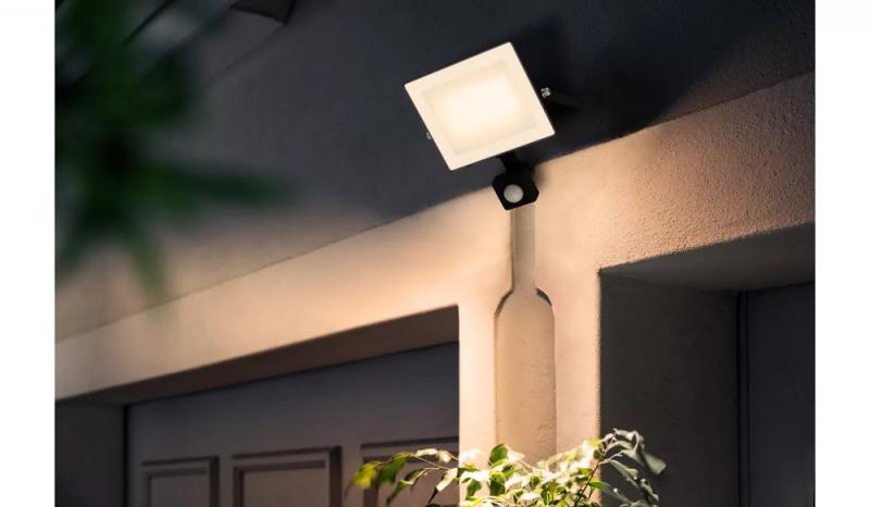 Philips Lois Flutlichtstrahler mit Sensor für den Außenbereich - 30 W, 3000K weißes Licht, Schwarz
