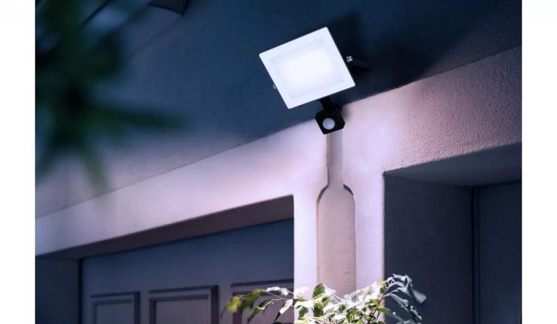 Philips Lois Flutlichtstrahler mit Sensor für den Außenbereich - 30 Watt, 5000K Tageslicht, Schwarz