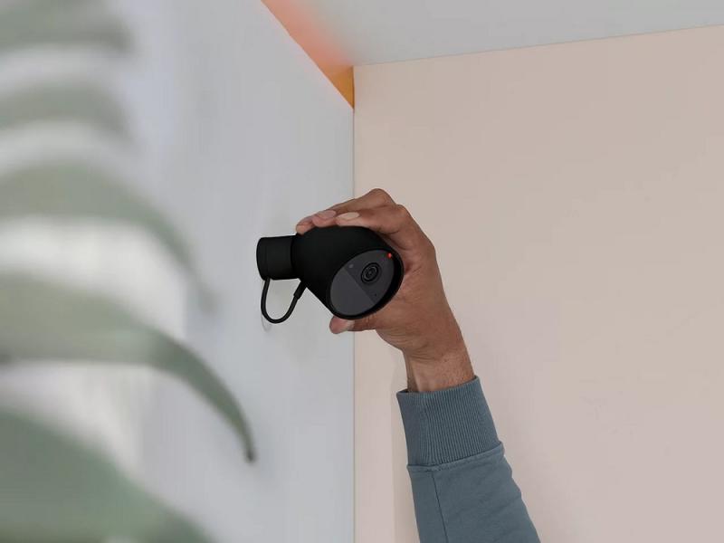 Philips Hue Secure kabelgebundene Smart Home Überwachungskamera Full HD Video drinnen oder draußen schwarz