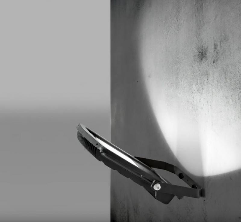 EVN Leistungsstarker LED Fluter Panthera 150W 4000K 18750 Lumen IP65 schwarz neutralweißes Licht