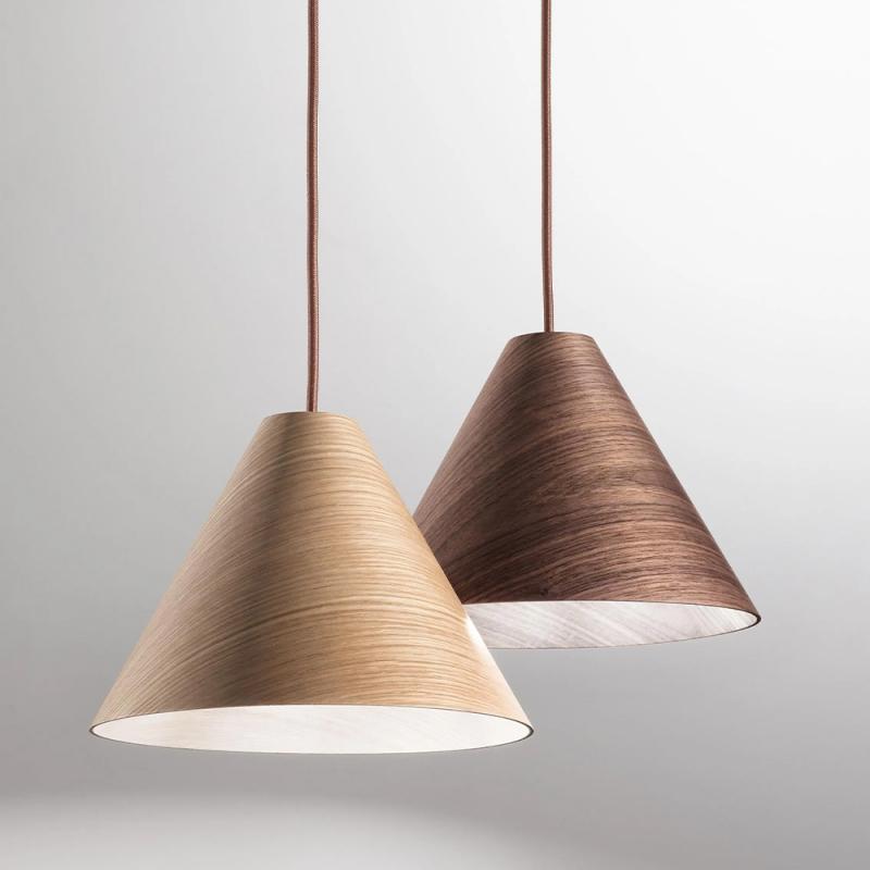 Esino Kegelförmige Pendelleuchte aus Holz Walnußfarbe Ø33 von Fabas Luce