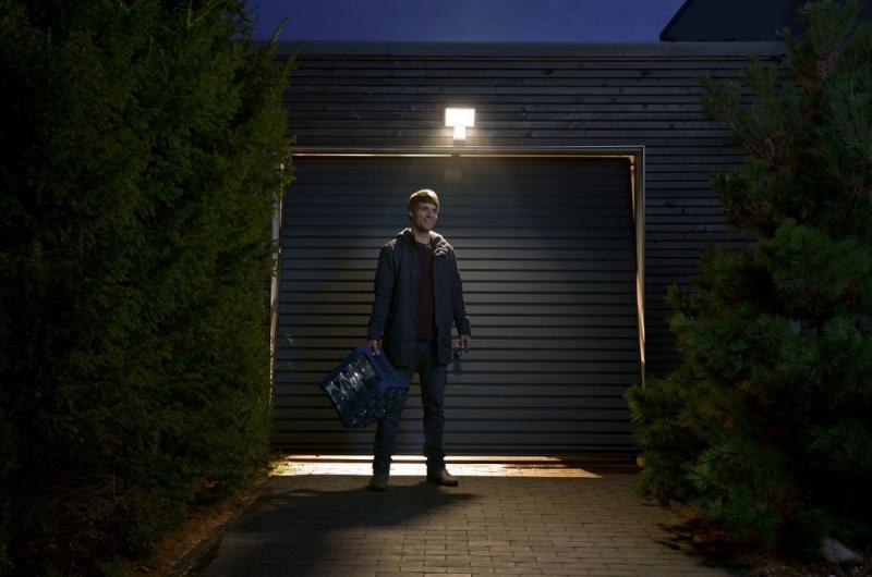 OSRAM LED-Außenstrahler Endura Flood Pro mit Bewegungsmelder 27W 4000K IP55 grau