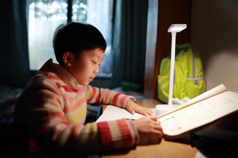 OSRAM Mobile LED Schreibtischleuchte mit Akku und USB in Weiß