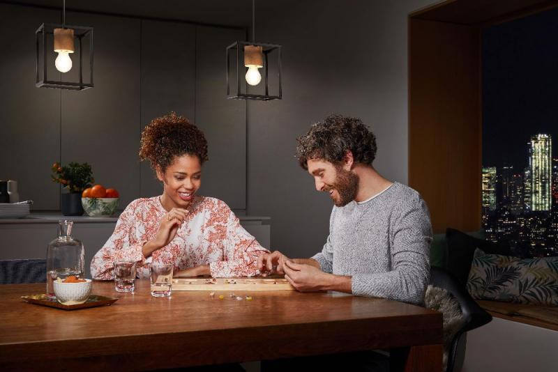 Osram Decor Nairobi Pendelleuchte 1-flammig aus Stahl & Holz in Schwarz