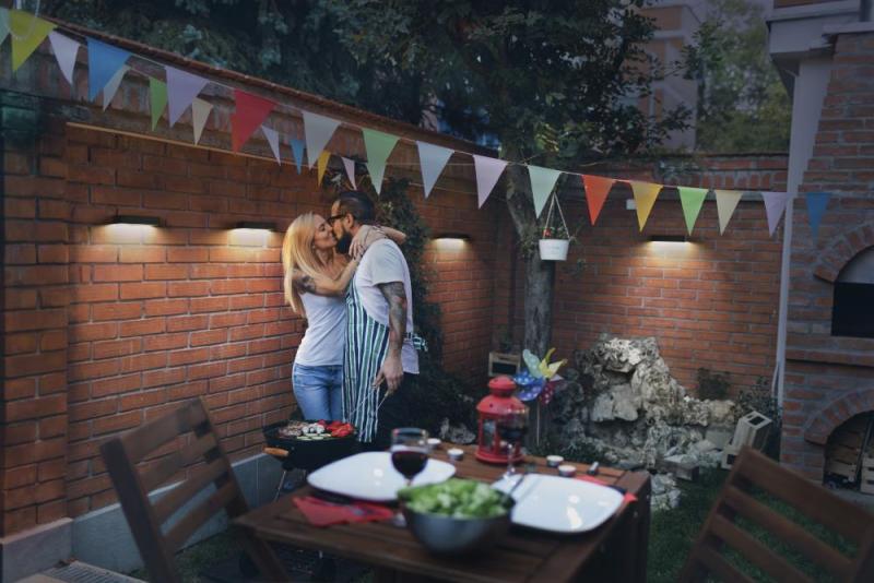 Osram ENDURA STYLE BRICKLUME Solar Wandleuchte - dunkelgrau, indirekte Beleuchtung, Bewegungsmelder, Tageslichtsensor, IP65, warmweiße Lichtfarbe