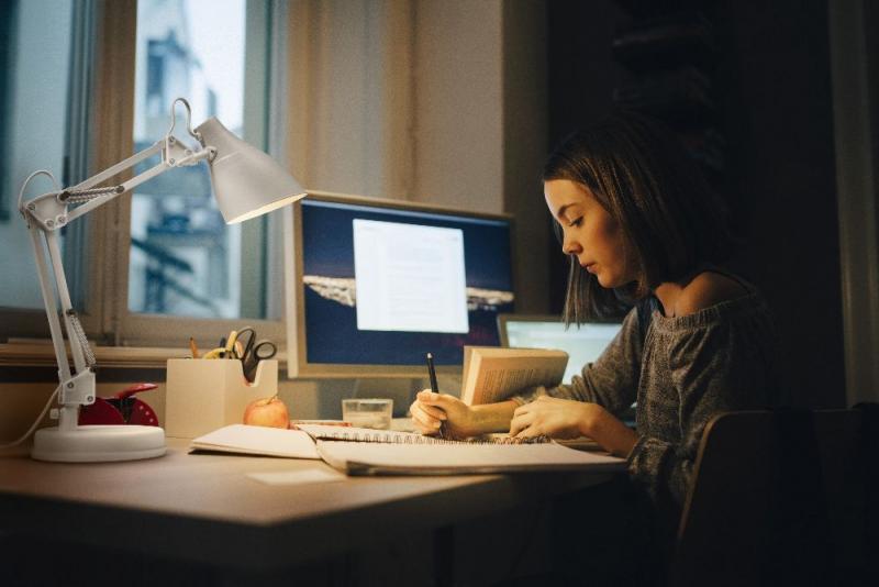 OSRAM Tischleuchte Office Line Desk Pear E27 weiß