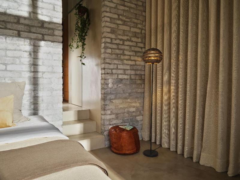 160 cm OSRAM Stehleuchte BALL, braun, aus Wellpappe