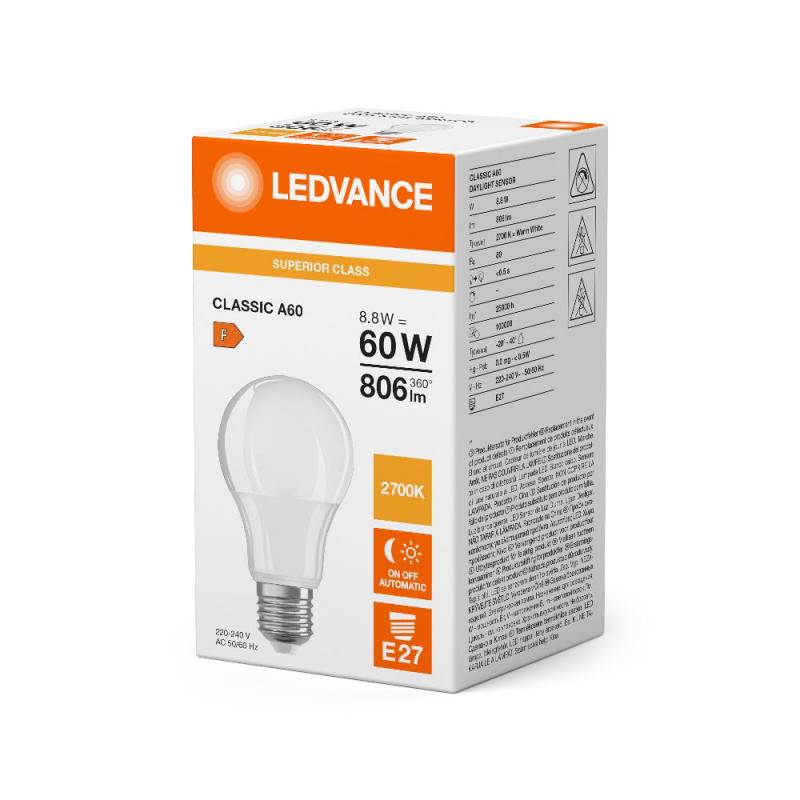 Ledvance E27 LED Lampe mit Sensor klar 8,8W wie 60W 2700K warmweiß