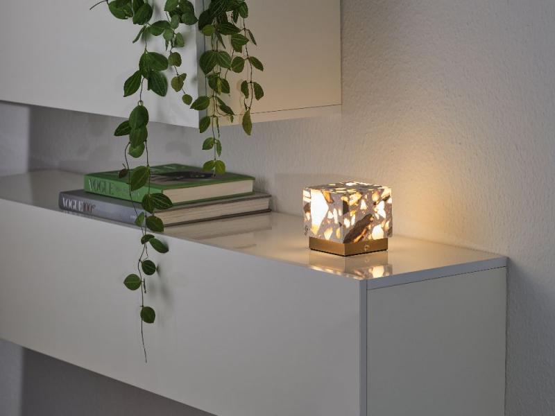 Osram Akku Tischleuchte Decor Gleam aus Terrazzo Stein dimmbar und mit veränerbarer Farbtemperatur (CCT) Beige