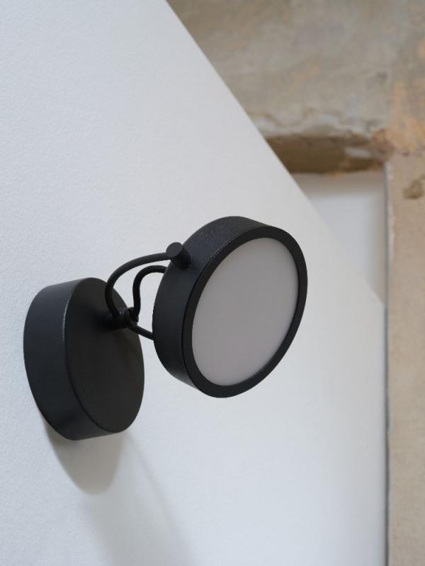 Osram Wandleuchte Decor Puck aus Stahl in Schwarz mit warmweißem Licht - 1,5 m Kabel mit Schalter/  EU-Stecker